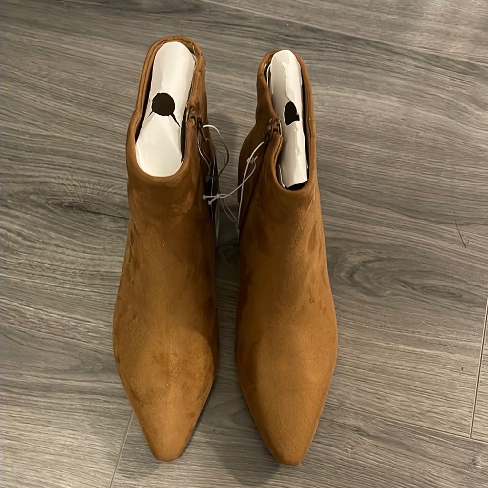 Universal Thread Women's Tan Suede Ankle Boots size 10